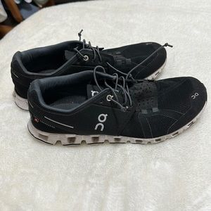 On cloud tennis shoes